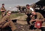 Immagine di Stati Uniti Esercito degli aeromobili meccanica Germania, 1945, secondo 3 filmato di repertorio 65675040696