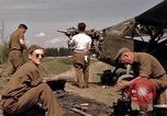 Immagine di Stati Uniti Esercito degli aeromobili meccanica Germania, 1945, secondo 6 filmato di repertorio 65675040696