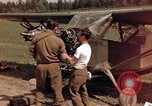 Immagine di Stati Uniti Esercito degli aeromobili meccanica Germania, 1945, secondo 10 filmato di repertorio 65675040696