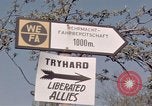 Immagine di Prigionieri tedeschi sotto la protezione degli alleati in Germania Germania, 1945, secondo 3 filmato di repertorio 65675040698