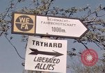 Immagine di Prigionieri tedeschi sotto la protezione degli alleati in Germania Germania, 1945, secondo 8 filmato di repertorio 65675040698