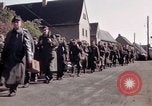 Immagine di Prigionieri tedeschi sotto la protezione degli alleati in Germania Germania, 1945, secondo 20 filmato di repertorio 65675040698