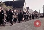 Immagine di Prigionieri tedeschi sotto la protezione degli alleati in Germania Germania, 1945, secondo 23 filmato di repertorio 65675040698