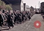 Immagine di Prigionieri tedeschi sotto la protezione degli alleati in Germania Germania, 1945, secondo 34 filmato di repertorio 65675040698