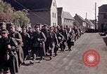 Immagine di Prigionieri tedeschi sotto la protezione degli alleati in Germania Germania, 1945, secondo 35 filmato di repertorio 65675040698