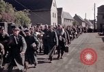 Immagine di Prigionieri tedeschi sotto la protezione degli alleati in Germania Germania, 1945, secondo 38 filmato di repertorio 65675040698