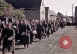 Immagine di Prigionieri tedeschi sotto la protezione degli alleati in Germania Germania, 1945, secondo 48 filmato di repertorio 65675040698