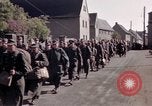 Immagine di Prigionieri tedeschi sotto la protezione degli alleati in Germania Germania, 1945, secondo 50 filmato di repertorio 65675040698