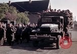 Immagine di Prigionieri tedeschi sotto la protezione degli alleati in Germania Germania, 1945, secondo 53 filmato di repertorio 65675040698
