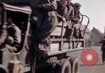 Immagine di Prigionieri tedeschi sotto la protezione degli alleati in Germania Germania, 1945, secondo 55 filmato di repertorio 65675040698