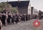 Immagine di Prigionieri tedeschi sotto la protezione degli alleati in Germania Germania, 1945, secondo 61 filmato di repertorio 65675040698