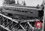 Image accident de train Portola California USA, 1931, de la seconde 32 séquences d'archives historiques vidéo 65675040719