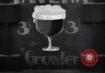Standbild Beer Bar von Urbain Ledoux während Verbot New York City USA, 1932, aus Sekunde 15 historischem Filmmaterial Videoclip 65675040730