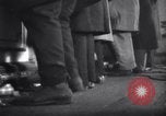 Standbild Beer Bar von Urbain Ledoux während Verbot New York City USA, 1932, aus Sekunde 17 historischem Filmmaterial Videoclip 65675040730