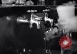 Standbild Beer Bar von Urbain Ledoux während Verbot New York City USA, 1932, aus Sekunde 19 historischem Filmmaterial Videoclip 65675040730