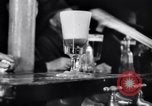 Standbild Beer Bar von Urbain Ledoux während Verbot New York City USA, 1932, aus Sekunde 21 historischem Filmmaterial Videoclip 65675040730