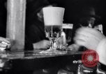 Standbild Beer Bar von Urbain Ledoux während Verbot New York City USA, 1932, aus Sekunde 22 historischem Filmmaterial Videoclip 65675040730