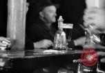 Standbild Beer Bar von Urbain Ledoux während Verbot New York City USA, 1932, aus Sekunde 23 historischem Filmmaterial Videoclip 65675040730