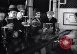 Standbild Beer Bar von Urbain Ledoux während Verbot New York City USA, 1932, aus Sekunde 24 historischem Filmmaterial Videoclip 65675040730
