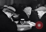 Standbild Beer Bar von Urbain Ledoux während Verbot New York City USA, 1932, aus Sekunde 32 historischem Filmmaterial Videoclip 65675040730