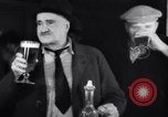 Standbild Beer Bar von Urbain Ledoux während Verbot New York City USA, 1932, aus Sekunde 34 historischem Filmmaterial Videoclip 65675040730