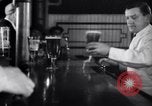 Standbild Beer Bar von Urbain Ledoux während Verbot New York City USA, 1932, aus Sekunde 37 historischem Filmmaterial Videoclip 65675040730
