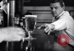 Standbild Beer Bar von Urbain Ledoux während Verbot New York City USA, 1932, aus Sekunde 38 historischem Filmmaterial Videoclip 65675040730