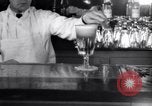 Standbild Beer Bar von Urbain Ledoux während Verbot New York City USA, 1932, aus Sekunde 44 historischem Filmmaterial Videoclip 65675040730
