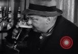 Standbild Beer Bar von Urbain Ledoux während Verbot New York City USA, 1932, aus Sekunde 50 historischem Filmmaterial Videoclip 65675040730
