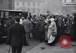 Standbild Mohandas Karamchand Gandhi visits England Darwen England United Kingdom, 1931, aus Sekunde 11 historischem Filmmaterial Videoclip 65675040736