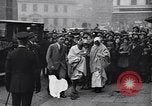 Standbild Mohandas Karamchand Gandhi visits England Darwen England United Kingdom, 1931, aus Sekunde 13 historischem Filmmaterial Videoclip 65675040736