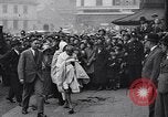 Standbild Mohandas Karamchand Gandhi visits England Darwen England United Kingdom, 1931, aus Sekunde 14 historischem Filmmaterial Videoclip 65675040736
