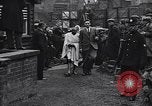 Standbild Mohandas Karamchand Gandhi visits England Darwen England United Kingdom, 1931, aus Sekunde 16 historischem Filmmaterial Videoclip 65675040736