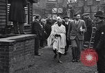 Standbild Mohandas Karamchand Gandhi visits England Darwen England United Kingdom, 1931, aus Sekunde 18 historischem Filmmaterial Videoclip 65675040736