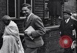 Standbild Mohandas Karamchand Gandhi visits England Darwen England United Kingdom, 1931, aus Sekunde 23 historischem Filmmaterial Videoclip 65675040736