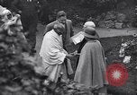 Standbild Mohandas Karamchand Gandhi visits England Darwen England United Kingdom, 1931, aus Sekunde 41 historischem Filmmaterial Videoclip 65675040736