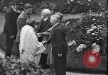 Standbild Mohandas Karamchand Gandhi visits England Darwen England United Kingdom, 1931, aus Sekunde 45 historischem Filmmaterial Videoclip 65675040736