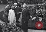 Standbild Mohandas Karamchand Gandhi visits England Darwen England United Kingdom, 1931, aus Sekunde 46 historischem Filmmaterial Videoclip 65675040736