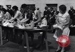 Immagine di Il lavaggio delle stoviglie contest Oakland California USA, 1931, secondo 35 filmato di repertorio 65675040745