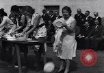 Immagine di Il lavaggio delle stoviglie contest Oakland California USA, 1931, secondo 36 filmato di repertorio 65675040745