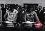 Immagine di Il lavaggio delle stoviglie contest Oakland California USA, 1931, secondo 39 filmato di repertorio 65675040745