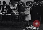 Immagine di Il lavaggio delle stoviglie contest Oakland California USA, 1931, secondo 53 filmato di repertorio 65675040745