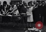 Immagine di Il lavaggio delle stoviglie contest Oakland California USA, 1931, secondo 54 filmato di repertorio 65675040745