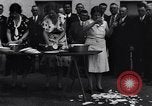 Immagine di Il lavaggio delle stoviglie contest Oakland California USA, 1931, secondo 55 filmato di repertorio 65675040745
