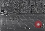 Standbild Fußballspiel New Haven Connecticut USA, 1931, aus Sekunde 17 historischem Filmmaterial Videoclip 65675040747