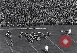 Standbild Fußballspiel New Haven Connecticut USA, 1931, aus Sekunde 27 historischem Filmmaterial Videoclip 65675040747