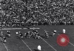 Standbild Fußballspiel New Haven Connecticut USA, 1931, aus Sekunde 29 historischem Filmmaterial Videoclip 65675040747