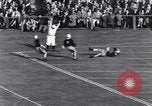 Standbild Fußballspiel New Haven Connecticut USA, 1931, aus Sekunde 60 historischem Filmmaterial Videoclip 65675040747