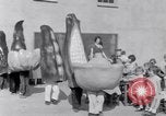 Image géant de légumes modèles Hawthorne California USA, 1932, de la seconde 44 séquences d'archives historiques vidéo 65675040751