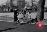 Image bicyclette New York City USA, 1932, de la seconde 18 séquences d'archives historiques vidéo 65675040752